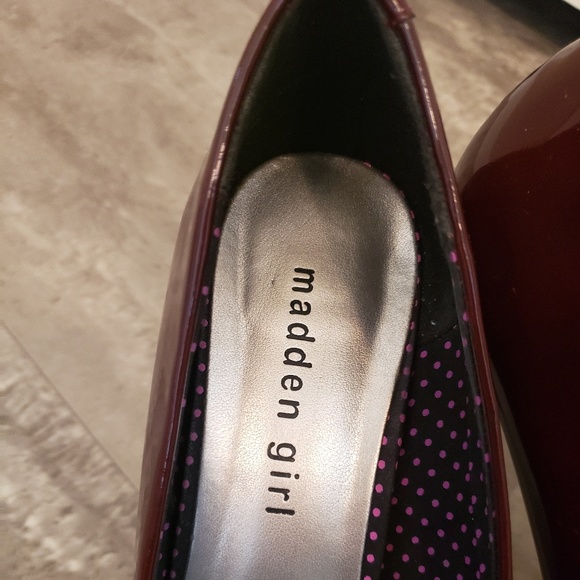 Red Heels - Picture 5 of 5